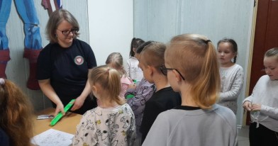 Dzieci podczas zajęć edukacyjnych