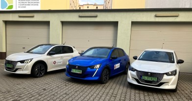 Trzy samochody elektryczne