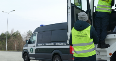 Inspektorzy WIOŚ i ITD podczas czynności kontrolnych